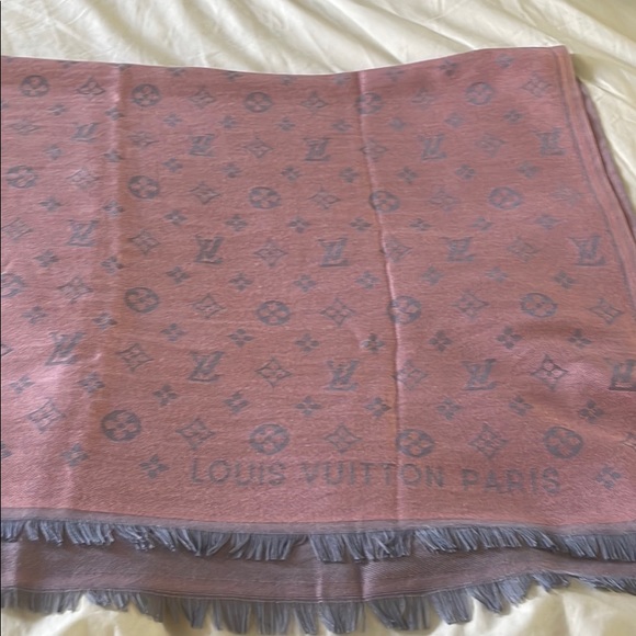 Louis Vuitton Paris Monogram Scarf - Picture 3 of 3
